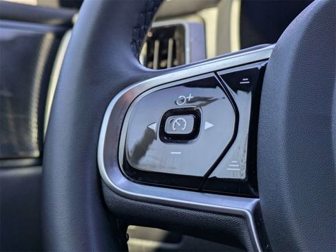 Certified 2023 Volvo XC60 B5 Ultimate w/ Protection Package Premier image 28