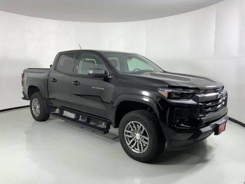 Used 2024 Chevrolet Colorado LT w/ LT Convenience Package III image 9