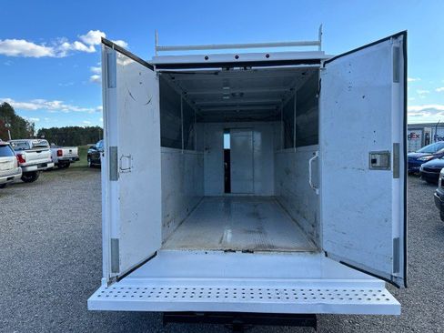 Used 2017 Chevrolet Express 3500 image 17