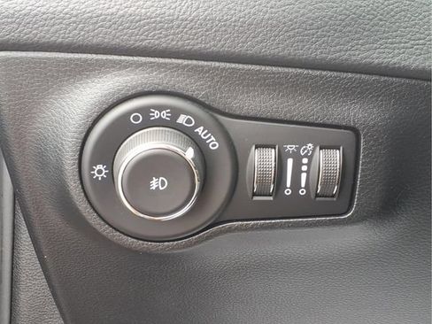 Used 2021 Jeep Compass Limited w/ Sun and Sound Group AWD/4WD image 14