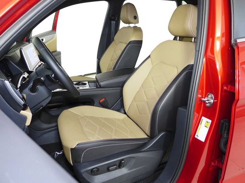 Certified 2025 Volkswagen Atlas Cross Sport SE FWD image 21