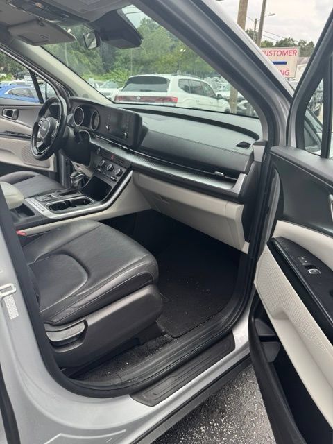 Used 2023 Kia Carnival LX FWD image 40