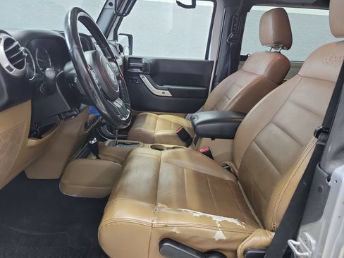 Used 2011 Jeep Wrangler Sahara w/ Connectivity Group AWD/4WD image 18