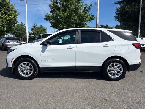 Used 2024 Chevrolet Equinox LS w/ LS Convenience Package AWD/4WD image 2