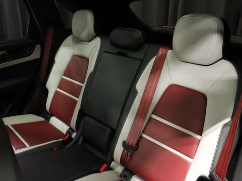 Used 2025 Porsche Cayenne GTS AWD/4WD image 20