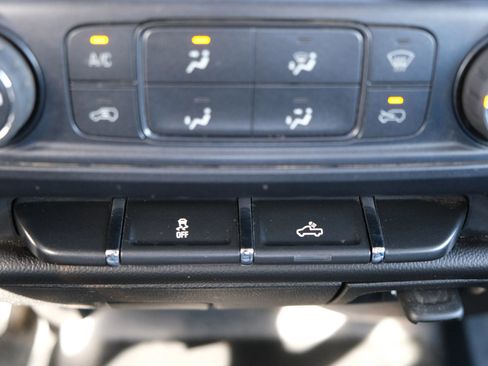 Used 2016 GMC Sierra 2500 2WD Crew Cab image 30