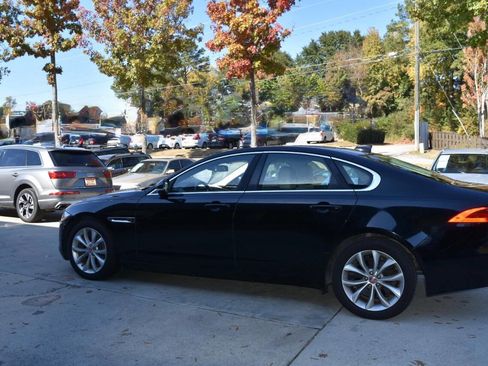 Used 2017 Jaguar XF Premium image 11