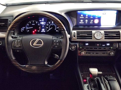 Used 2016 Lexus LS 460 w/ Comfort Package RWD image 27