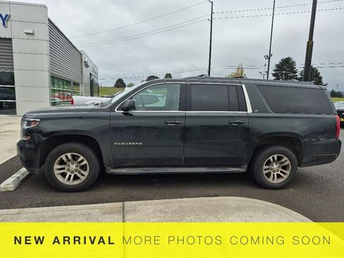 Used 2016 Chevrolet Suburban LT w/ Luxury Package AWD/4WD image 9