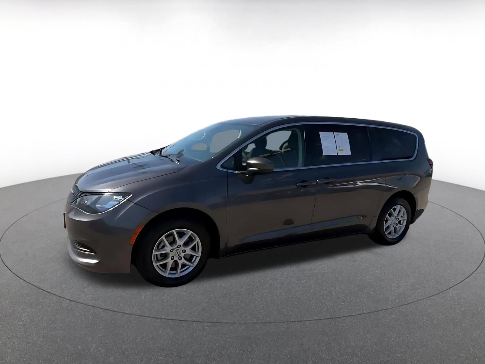 Used 2023 Chrysler Voyager LX FWD image 7