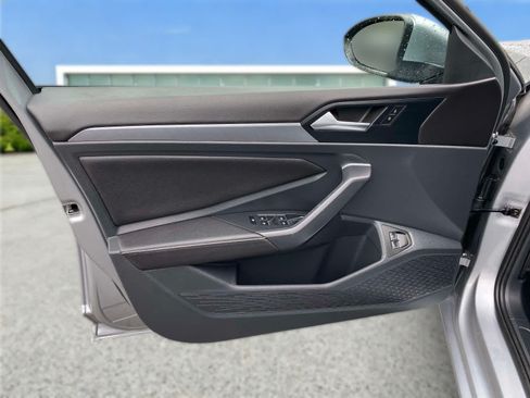 Certified 2024 Volkswagen Jetta SE FWD image 21