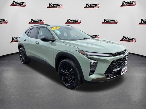 Used 2025 Chevrolet Trax ACTIV w/ Driver Confidence Package image 3