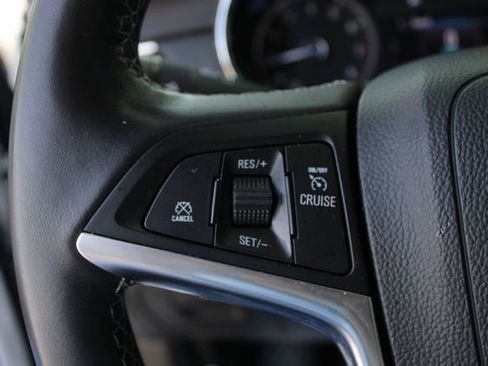 Used 2022 Buick Encore Preferred AWD/4WD image 7