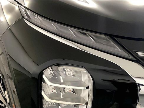 Used 2025 Mitsubishi Outlander AWD image 27