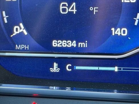 Used 2024 Chevrolet Suburban LT image 7