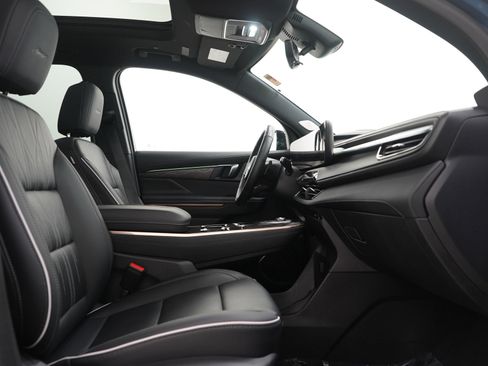 Used 2025 Buick Enclave Avenir w/ Super Cruise Package image 10