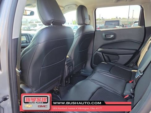 Used 2018 Jeep Compass Latitude w/ Cold Weather Group FWD image 11
