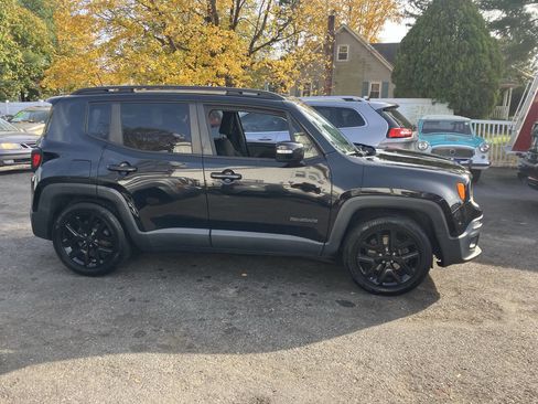 Used 2017 Jeep Renegade Altitude image 8
