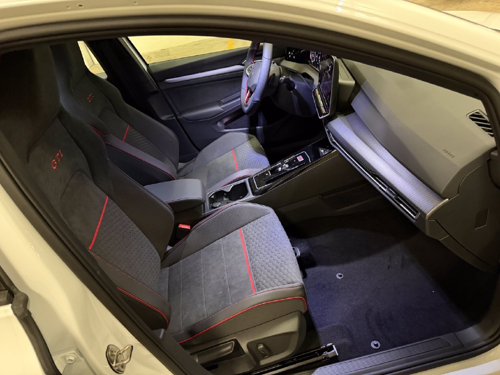 New 2026 Volkswagen GTI SE FWD image 23