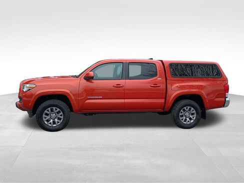 Used 2016 Toyota Tacoma 4x4 Double Cab image 2