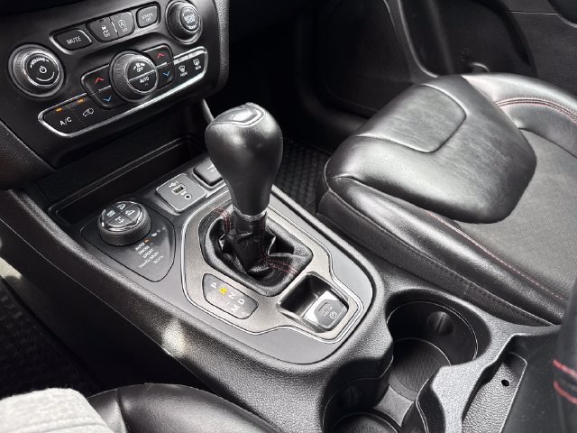 Used 2021 Jeep Cherokee Trailhawk w/ Trailer Tow Group AWD/4WD image 24