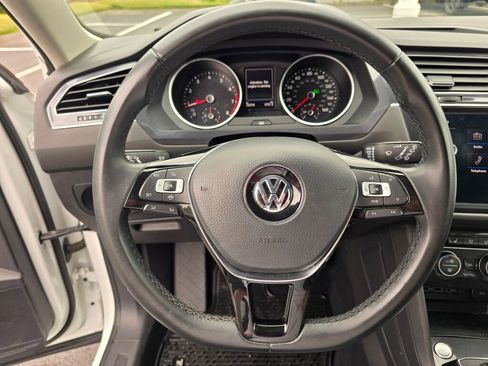 Used 2020 Volkswagen Tiguan SE image 30