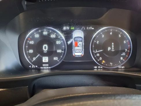 Used 2021 Volvo XC40 T4 Momentum image 26