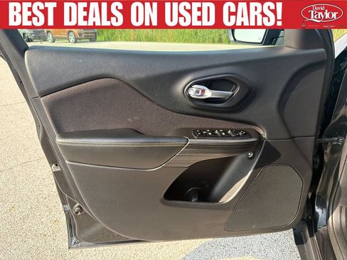 Used 2014 Jeep Cherokee Sport w/ Cold Weather Group AWD/4WD image 17