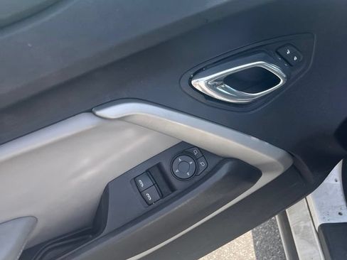 Used 2016 Chevrolet Camaro LT RWD image 4