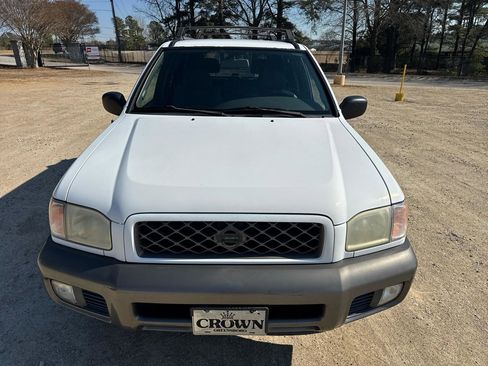 Used 2000 Nissan Pathfinder XE image 3