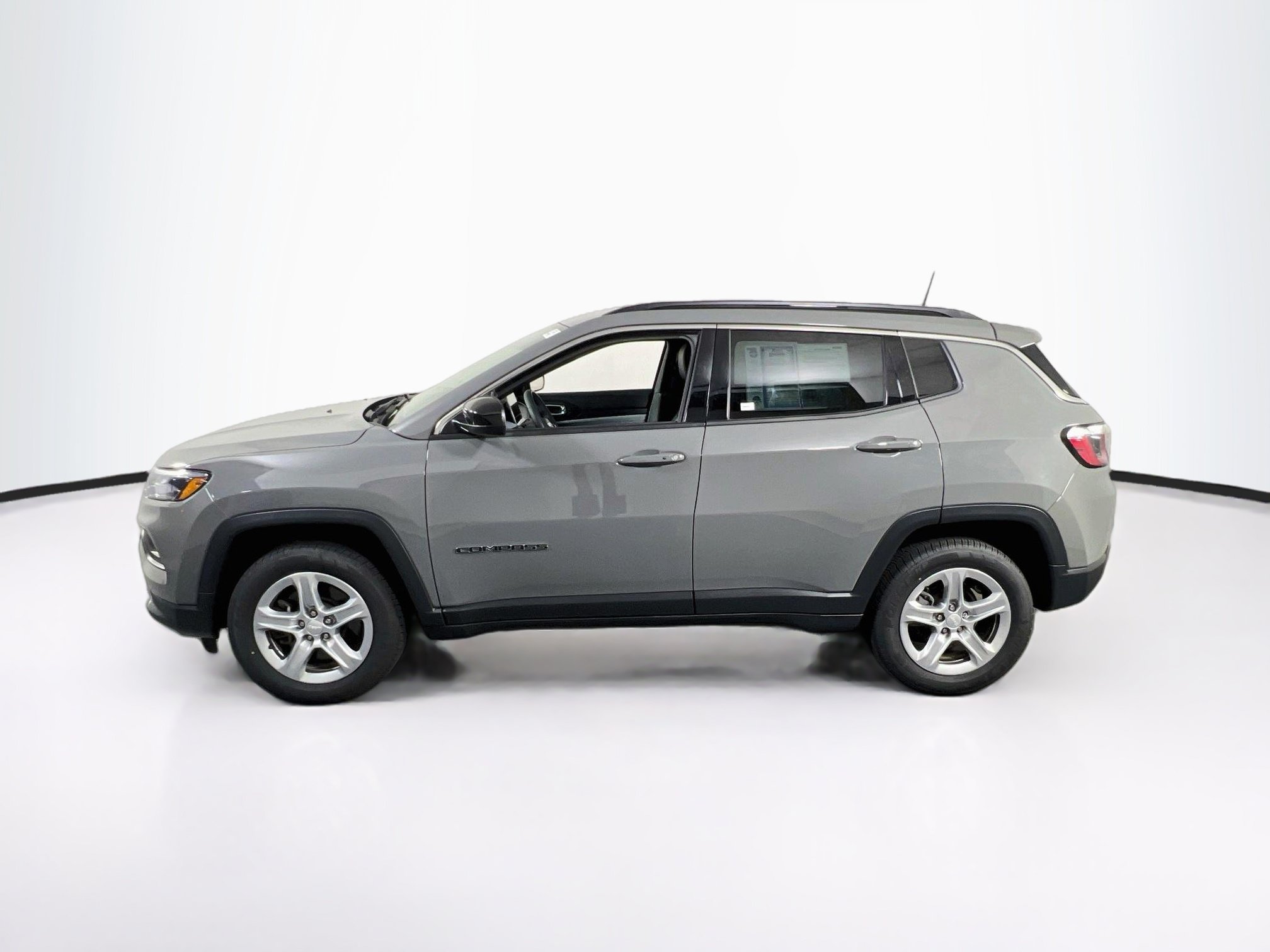 Used 2023 Jeep Compass Latitude AWD/4WD image 8