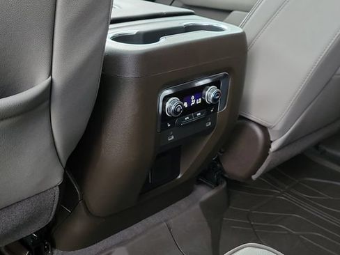Used 2023 GMC Yukon SLT w/ SLT Premium Package AWD/4WD image 24