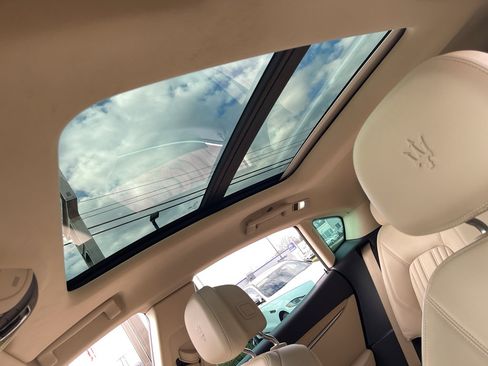 Used 2018 Maserati Levante GranLusso image 20