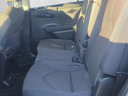Used 2023 Toyota Highlander L FWD image 23