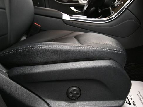 Used 2020 Mercedes-Benz GLC 300 4MATIC image 29