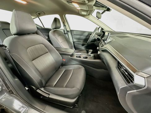 Used 2025 Nissan Altima 2.5 SV FWD image 29