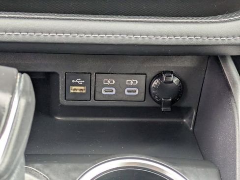 Used 2023 Toyota Highlander LE image 17