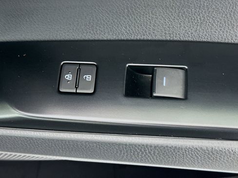 Used 2025 Toyota Camry SE w/ Convenience Package image 29