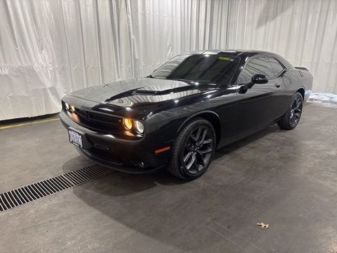 Used 2019 Dodge Challenger SXT w/ Blacktop Package image 7