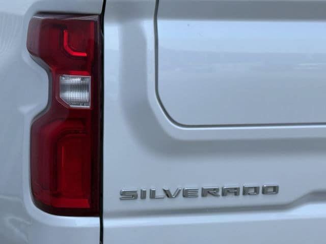 Used 2023 Chevrolet Silverado 1500 High Country w/ High Country Premium Package AWD/4WD image 6