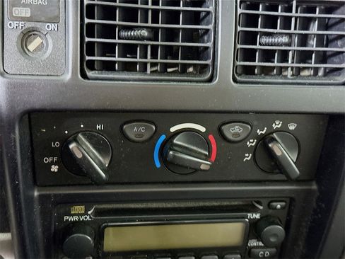 Used 2001 Toyota Tacoma Base image 6