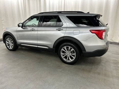Used 2023 Ford Explorer XLT w/ Equipment Group 202A AWD/4WD image 3