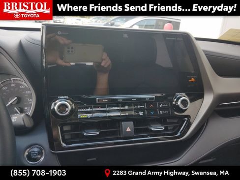 Used 2022 Toyota Highlander Limited AWD/4WD image 27