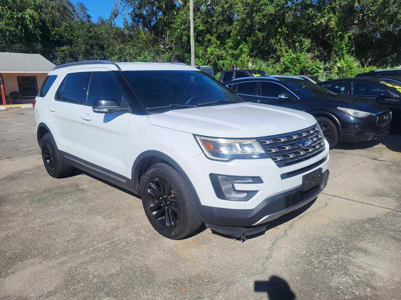 Used 2016 Ford Explorer XLT w/ Equipment Group 202A FWD image 7
