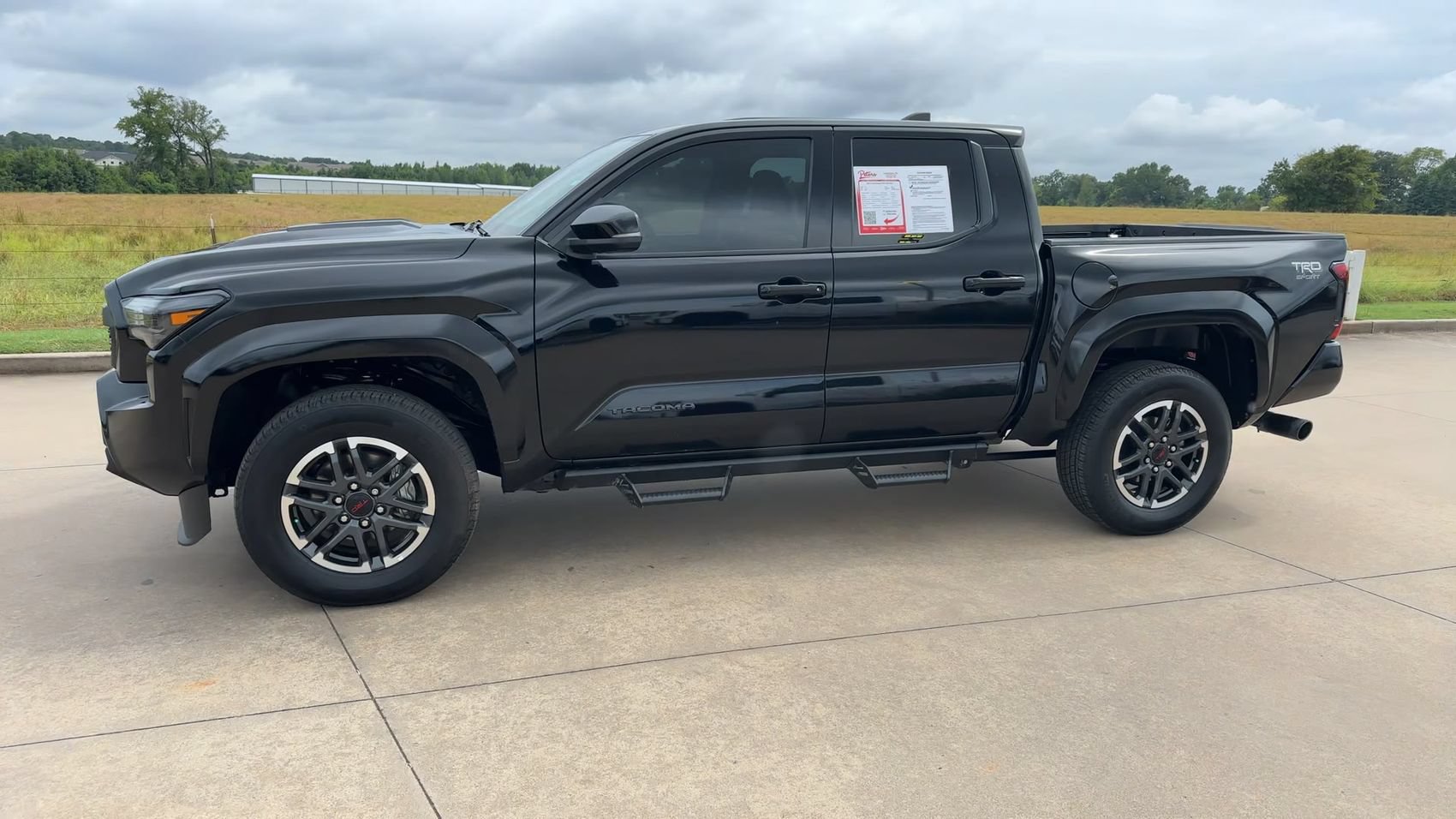 Used 2025 Toyota Tacoma TRD Sport w/ TRD Sport Upgrade Package RWD image 4