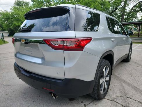 Used 2020 Chevrolet Traverse LT w/ LT Premium Package FWD image 9