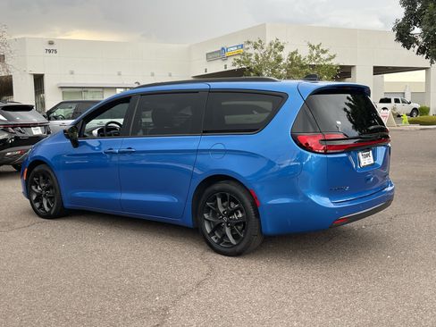 Certified 2026 Chrysler Pacifica Limited w/ S Appearance Package FWD image 4