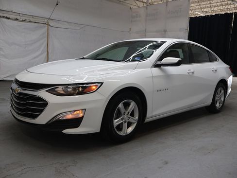 Used 2024 Chevrolet Malibu LS FWD image 3