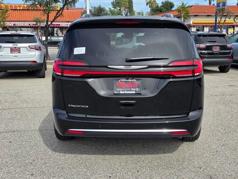 New 2026 Chrysler Pacifica Pinnacle image 5