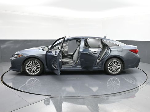 Used 2022 Toyota Avalon Limited image 37
